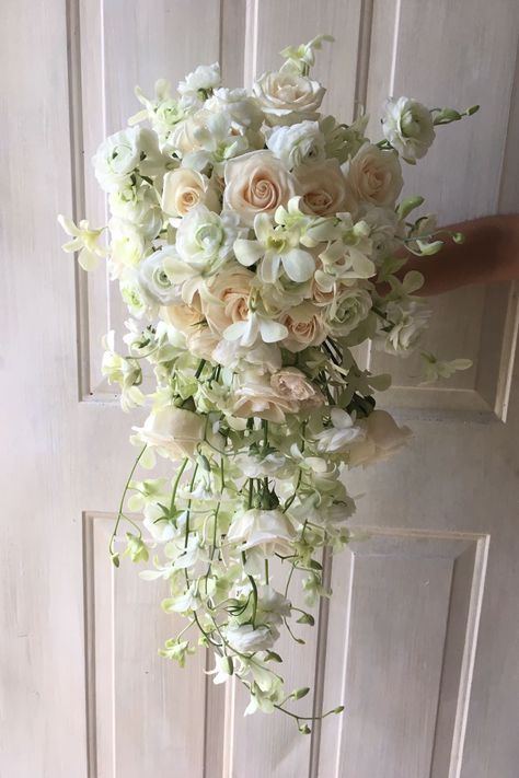 Cascading Eucalyptus Bouquet, Drooping Bouquet Wedding, Cascade Wedding Bouquets, White Flower Bouquet, Bridal Bouquet Peonies, Cascading Bouquet, Cascading Wedding Bouquets, Eucalyptus Bouquet, Bridal Bouquet Flowers