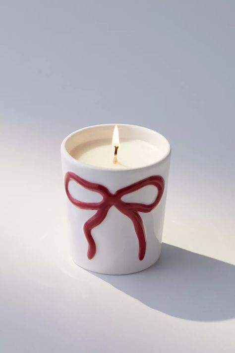 Urban Outfitters Candle, Statement Pieces Decor, Bow Candle, Candles Trends, Bow Icon, Vanilla Cashmere, Vanilla Bourbon, Aesthetic Candles, Scent Notes