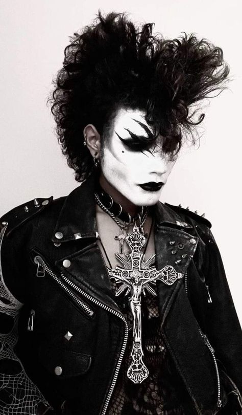 Casual Goth Outfits Masculine, Male Trad Goth Outfits, Male Gothic Makeup, Deathrocker Makeup, Male Trad Goth Makeup, Men Goth Makeup, Goth Hairstyles Men, Mens Goth Makeup, Masc Trad Goth