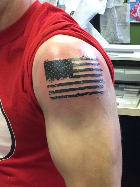 American flag tattoo! American Flag Sleeve Tattoo, Flag Tattoos, Patriotic Tattoos, Usa Tattoo, Army Tattoos, Polynesian Tattoos, Irish Tattoos, Tattoos Mandala, Military Tattoos