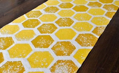 Honeycomb Display, Honeycomb Table, Diy Honeycomb, Bee Classroom, Bee Theme Party, Bee Gender Reveal, Bee Birthday Party, Bee Baby Shower Theme, Mommy To Bee