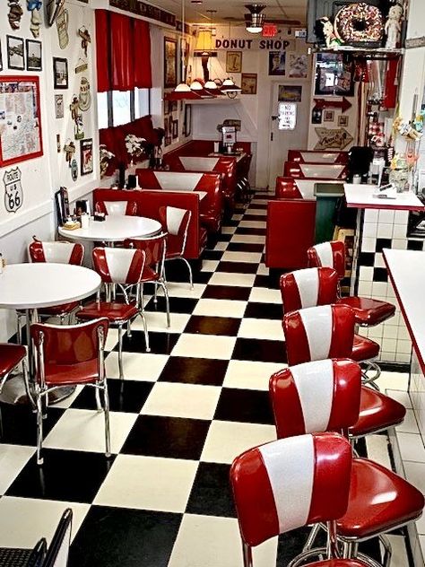 At Stownut Donut, a family-run 1950s style Diner, you feel like you're taking a step back in time! Featured are American Chairs' Single and Double Vintage Booths along with Rectangular Diner Booth Tables, V Back Bar Stools and Classic Diner Chairs. Retro Restaurant Design, Retro Diner Decor, 50s Diner Kitchen, Old Diner, Diner Chairs, 1950s Aesthetic, Classic American Diner, Breakfast Diner, Old Hollywood Theme