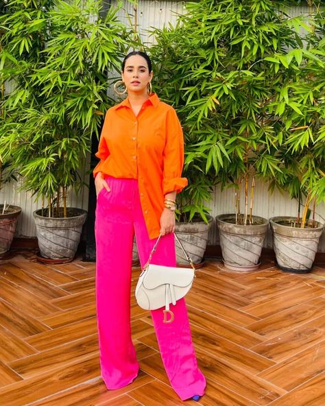 Sunanda Sharma Looks And Outfits Dark Pink Pants Outfit, Pink Pants Fall, Orange Shirt Outfit, Pink Coat Outfit, Green Blazer Outfit, Sunanda Sharma, Pink Pants Outfit, Black Velvet Suit, Pink Pant