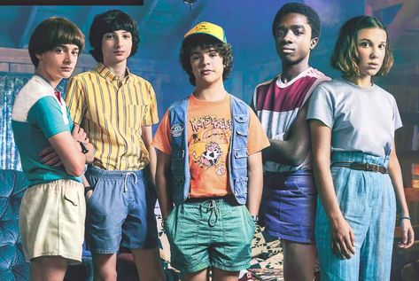 Stranger Things Stranger Things Style 80s, Stranger Things Photoshoot Inspired, Personajes Stranger Things, Stranger Things Season 3 Outfits, Stranger Things Personajes, Stranger Things Fashion 80s, 80s Stranger Things, Stranger Things Fashion, Stranger Things Style