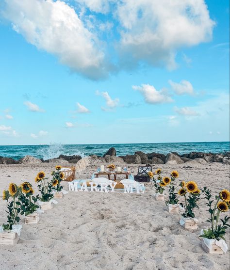 Proposal Ideas Sunflowers, Beach Proposal Setup Simple, Wedding Proposal Ideas Beach, Sunflower Proposal, Proposal Ideas Beach, Romantic Beach Picnic, Engagement Brunch, Dream Proposal, Sunflowers And Roses