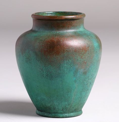 5669. Clewell copper-clad pottery vase with very nice green-brown original patina.  Minor splitting and surface scuffs to original patina.  Signed.  7″h x 5.75″d $750 Patina Pottery, Patina Art, Vasos Vintage, Cement Vase, Aluminum Foil Art, Patina Green, Patina Paint, Miniature Pottery, Mexican Home Decor