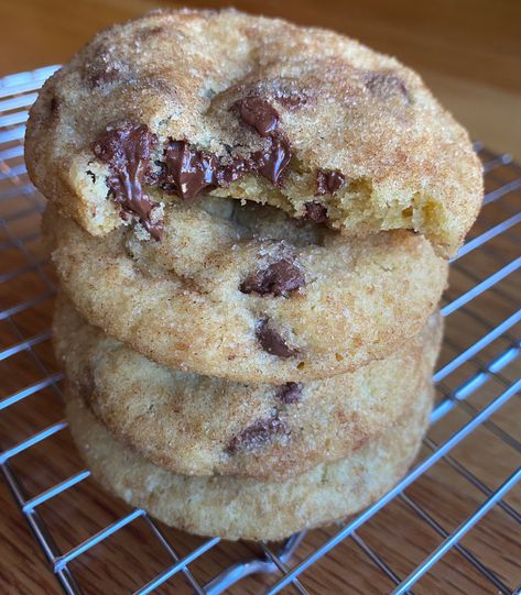 Chewy snickerdoodle chocolate chip cookies Chocolate Chip Snickerdoodles, Chocolate Chip Snickerdoodle Cookies, Vanilla Sugar Cookie Recipe, Praline Chocolate, Fresh Baked Cookies, Ghirardelli Chocolate, Vanilla Sugar Cookie, Choc Chip Cookies, Snickerdoodles