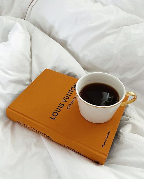 SEPIDEH GHMI on Instagram: “Monday ☕️ #happymonday #louisvuittonbook” Louis Vuitton Book Aesthetic, Naranja Aesthetic, Girl Boss Aesthetic, Louis Vuitton Book, Boss Aesthetic, Coffee Table Books Decor, Instagram Boutiques, Orange Book, Books Decor