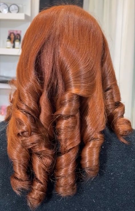 Black Women Hair Color, Dyed Curly Hair, Honey Brown Hair, Ginger Hair Color, Dyed Hair Inspiration, Dyed Natural Hair, Honey Blonde Hair, Long Red Hair, Pretty Hair Color