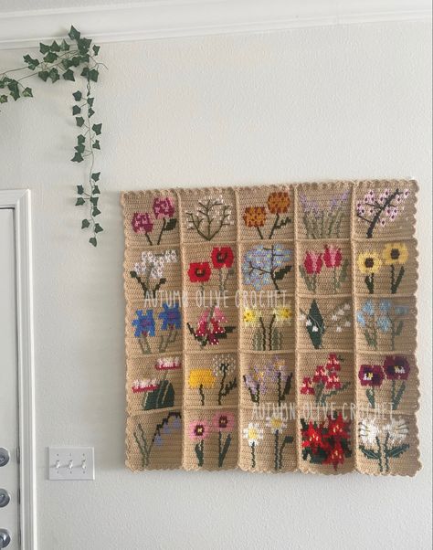 Crochet Blanket Display Ideas, Floral Tapestry Pattern, Boygenius Crochet Tapestry, Crochet Tapestry Granny Squares, Vintage Crochet Tapestry, Crochet Flower Tapestry Pattern, Crochet Blanket Tapestry, Cottagecore Crochet Tapestry, Floral Crochet Tapestry