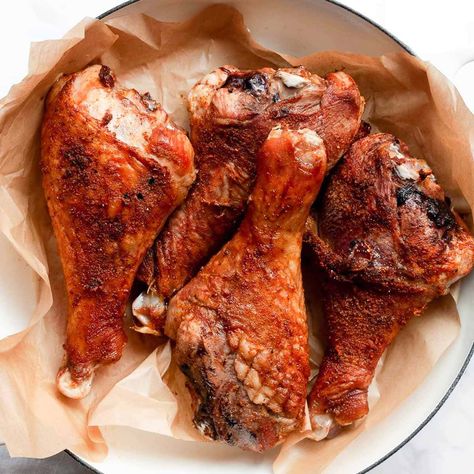 Drumstick Recipes Baked, Turkey Drumstick Recipe, Baked Turkey Legs, Drumstick Recipes Oven, Reheat Turkey, Roasted Turkey Legs, Turkey Leg Recipes, Turkey Drumsticks, Easy Baked Chicken Breast