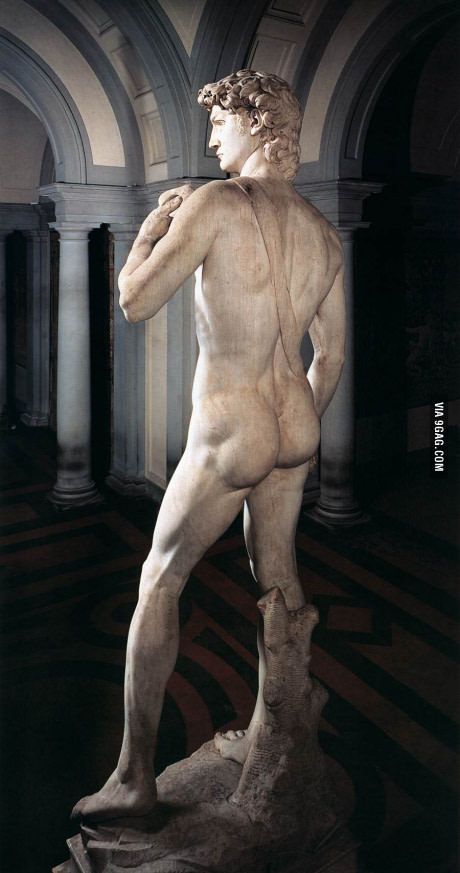 Despite having seen the picture of Michelangelo's David million times, it's the first time today that I saw its back... Michelangelo David, Italian Sculptors, Classic Sculpture, Greek Sculpture, Caravaggio, Classical Art, Figurative Sculpture, Western Art, Sculptures & Statues