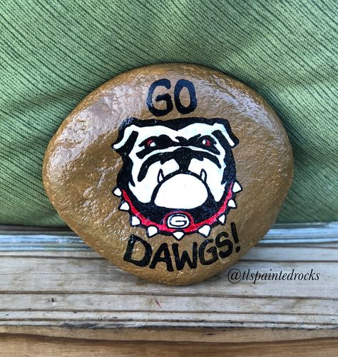 Georgia! ❤️🐶🏈 #Georgia #football #GoDawgs #Bulldog #Bulldogs #Dawgs #UGA #georgiafootballfan #georgiabulldogs #georgiafootball #bulldogssofinstagram #lol #handpainted #rockpainting #rockart #paint #rocks #rocksofinstagram #paintedrocks #stonepainting #paintedstones #rockgarden #paintedrocksofinstagram #iloverockpainting #ilovepaintingrocks #instarocks #artwork #psalm18:2 #tlspaintedrocks Painting Rocks Tutorial, Rock Animals, Monogram Painting, Georgia Football, Paint Rocks, Rocks Painted, Painted Rocks Diy, Wall Paint Designs, Rock Ideas