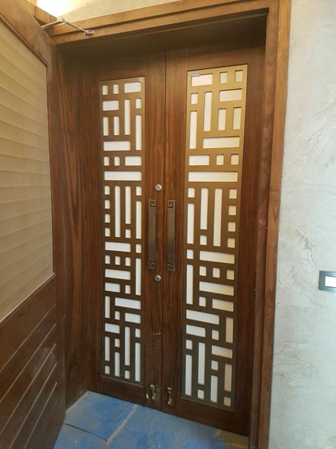 Jali Wala Double Door Wooden, Double Door Safety Door Design, Double Door Design Wood Jali, Jali Gate, Cnc Jali, Safety Doors, Sliding Door Wardrobe Designs, House Main Door, House Ceiling