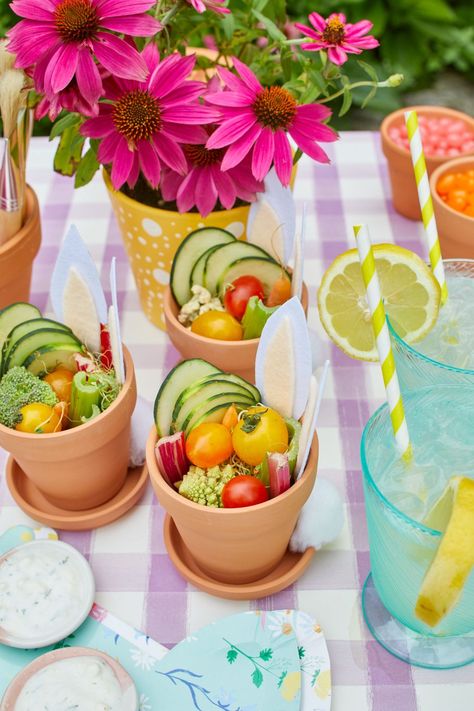 Even the pickiest eaters may give veggies a chance when they are served in tiny pots decorated with felt bunny ears and cotton ball tails. The mini vessels can also double as budget-friendly party favors. #easterparty #gardenpartyideas #easteroutdoorparty #easterdecorations #southernliving Spring Flower Party, Outdoor Easter Party, Garden Party Ideas, Garden Party Recipes, Easter Outdoor, Pineapple Flowers, Spring Garden Party, Easter Gathering, Lemonade Cocktail