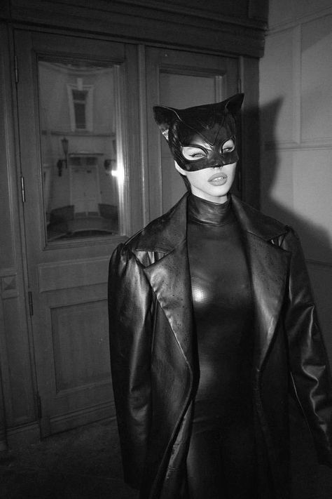 Goth Gifts, How To Impress, Selina Kyle, Halloween This Year, Goth Girl, Dark Feminine Aesthetic, Cat Mask, Cat Woman Costume, Creative Halloween Costumes