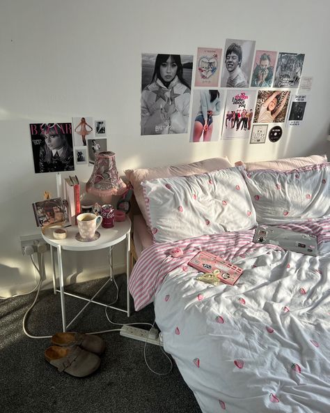 Green White Room, Uni Room, Clean Girl Aesthetic, Pinterest Room Decor, Pretty Room, Dreamy Room, Dream Room Inspiration, White Room, Room Makeover Inspiration