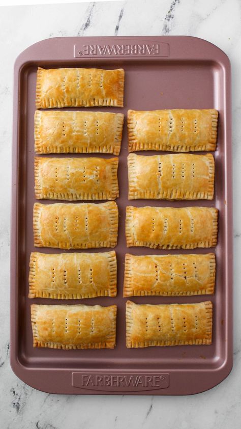 Meatpie Nigerian Recipe, Nigerian Pastries, Meat Pies Recipes, Easy Meat Pie Recipe, Pie Business, Nigerian Snacks, Nigerian Meat Pie, Cake Serving Chart, Bean Pie