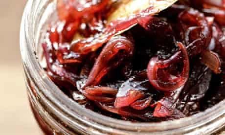 Pickle Ideas, Onion Chutney Recipe, Red Onion Chutney, Pickle Appetizers, Savoury Treats, Allotment Ideas, Onion Chutney, Hamper Ideas, Chutney Recipe