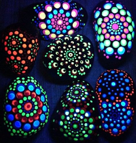 Glow in the Dark fluorescent acrylic stone painting dotting Glow Rock, Dot Mandala Art, Art Glow, Rock Painting Supplies, Painted Garden Rocks, Small Craft Rooms, Glow Stones, Diy Glow, Mandala Painted Rocks