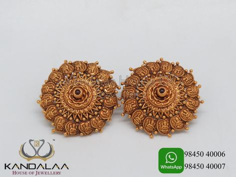 Antique jewellery studs becoming lighter and beautiful. Variety and tradition comes in tandem in these type of studs. Antique Gold Stud Earrings, Temple Jewellery Jhumkas, Simple Bridal Jewelry, Big Stud Earrings, Haram Designs, Gold Earrings Indian, Gold Tops, Antique Gold Earrings, Gold Pendent