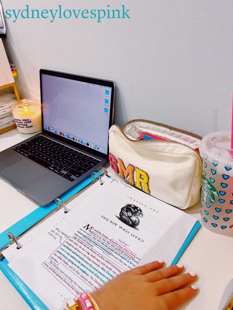 Preppy Homework, Preppy Studying, Preppy School Aesthetic, Preppy Study, Preppy School Supplies, Teacher Aesthetic, When School Starts, School Study Ideas, College Motivation