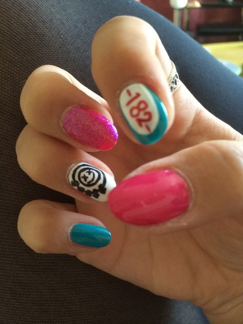 Blink 182 Nails Design, Blink 182 Nail Art, Blink 182 Nails, Blink 182 Concert Outfit, Blink 182 Logo, Blink 182 Concert, Punk Concert, Finger Art, Band Nails