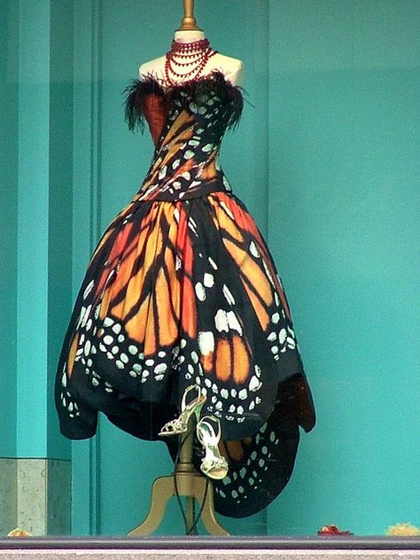 Alexander McQueen Fashion Couture Inspiration.#Couture #fashion #gorgeous #Models #women #design #dresses Costume Designer, Couture Designers, Coral Dress, Butterfly Dress, Moda Vintage, Monarch Butterfly, Gorgeous Gowns, A Butterfly, A Dress