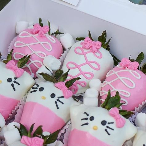 Mkay Treats & Party Rentals ✨ on Instagram: "Hello Kitty Theme Berries 🎀 💖
The perfect bday gift for all the Hello Kitty girlsss! 

Now booking for dates in May 💫
Available for any occasion 🫶🏼

Party package pricing can be found on my website, the link is in my bio ✨

#hellokitty #hellokittystrawberries #pinkstrawberries #hellokittytheme #quinceañera #quince #chocolatestrawberries #losangelesfoodie #losangelesdesserts #strawberry #pinkbow #bowseason #cutegifts #dessert #desserttable" Girly Chocolate Covered Strawberries, Sanrio Chocolate Covered Strawberries, Hello Kitty Chocolate Covered Oreos, Pink And White Chocolate Strawberries, Pink Brown And White Chocolate Covered Strawberries, Bow Season, Hello Kitty Themes, Chocolate Strawberries, Party Packages