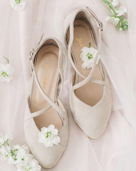 Mother Of The Bride Shoes: 24 The Most Chic And Comfortable Ideas ★ mother of the bride shoes neutral Beige Wedding Shoes, Wedding Flats For Bride, Bridal Ballet Flats, Winter Wedding Shoes, Mother Of The Bride Shoes, Wedding Shoes Low Heel, Beige Wedding, Blue Wedding Shoes, Bridal Flats