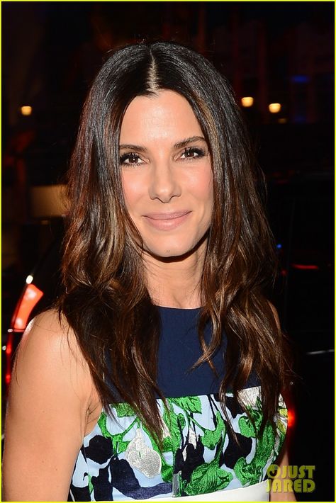 Sandra Bullock Plastic Surgery, Sandra Bullock Hair, 2014 Red Carpet, Celebrity Beauty Secrets, Red Carpet Beauty, People's Choice Awards, Celebrity Beauty, Natural Beauty Tips, Sandra Bullock