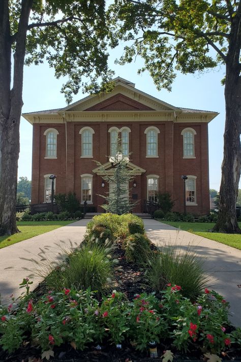 The Cherokee National History Museum in #Oklahoma tells the Cherokee story through immersive exhibits and augmented reality presentations! National History Museum, Oklahoma History, Trail Of Tears, Plan A Trip, Native American Heritage, Autumn Nature, Travel Tourism, Long Trips, Travel Information