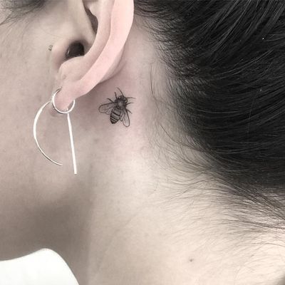 Bee Tattoo Behind Ear, Small Bee Tattoo, Bee Tattoos, Honey Bee Tattoo, Behind Ear Tattoos, Bumble Bee Tattoo, Tattoo Behind Ear, Minimalistic Tattoo, Insect Tattoo