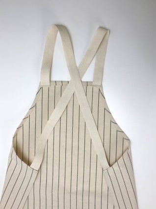 Cross Back Apron From Recycled Tablecloth : 8 Steps (with Pictures) - Instructables Criss Cross Apron Pattern Free, Aprons Diy Patterns, Cross Back Apron Pattern, Farm Apron, Easy Apron, Apron Pattern Free, Sewing Designs, Apron Tutorial, Apron Sewing