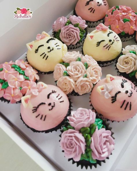 richelle’s Instagram photo: “Purrrrfect! 😻#cakesofinstagram #instacupcakes #homebaker #kittens #blooms #cupcakedecorating #cupcakedesign #cakeideas #amazingcupcakes…” Cat Cupcakes Ideas, Kitten Cupcakes, 6th Birthday Cakes, Cat Cupcakes, 6th Birthday, Pink Cat, Cake Art, 3rd Birthday, Birthday Cakes