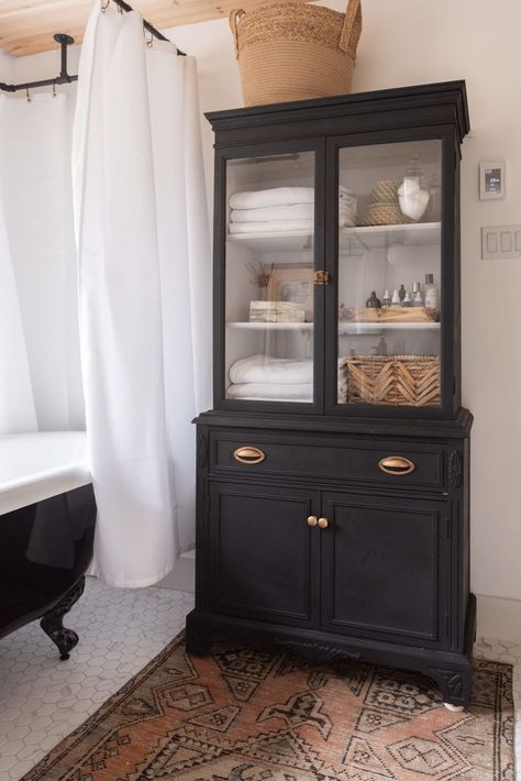 Antique Medicine Cabinet, Black China, Viborg, All Jokes, Unique Farmhouse, Family Of Five, Hus Inspiration, Bathroom Renos, Design Living Room