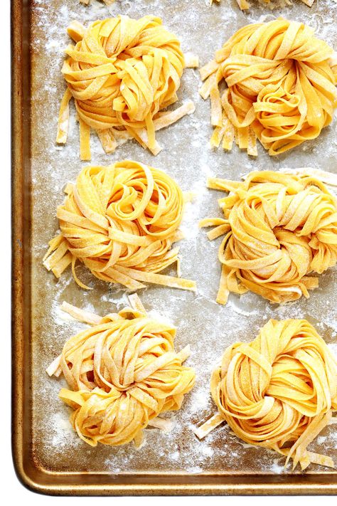 Pasta By Hand, Cooking Fresh Pasta, Pasta Drying Rack, Fresh Pasta Recipes, Homemade Pasta Dough, Pasta Dough Recipes, Homemade Pasta Recipe, Pasta Casera, Gimme Some Oven