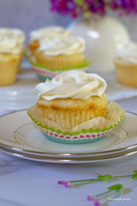 Rum Buttercream, Coconut Cupcake Recipes, Rum Cupcakes, Buttercream Recipes, Paris Bakery, Boozy Cupcakes, Mini Cupcake Pan, American Buttercream, Vanilla Rum