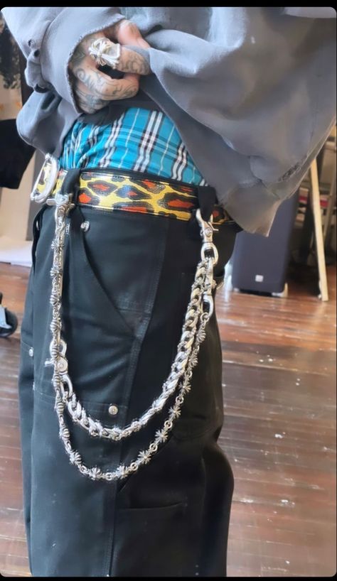 #chromehearts Pants Chain Outfit Men, Pocket Chain Men, Pants Accessories Men, Wallet Chain Aesthetic, Wallet Chain Outfit Men, Chrome Hearts Belt, Belt Chains, Chain Outfit, Pocket Chain