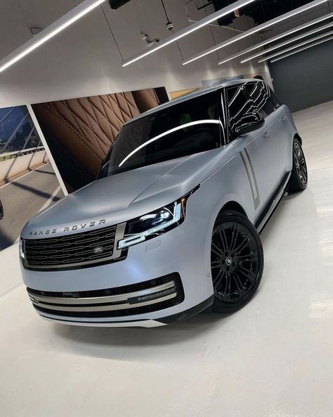 Gold Range Rover, Range Rover 2023, New Range Rover, Dream Cars Range Rovers, Range Rover Black, Luxury Cars Range Rover, Lux Cars, Toyota Land Cruiser Prado, Car Goals