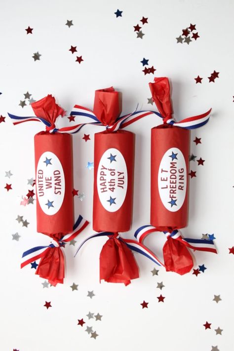 Patriotic Paper Crafts, Toilet Paper Roll Crafts 4th Of July, Fourth Of July Paper Crafts, Diy Firecracker Decorations, Diy Firecrackers, Independence Day Crafts, Cheap Party Decorations, White Labels, Holiday Favors