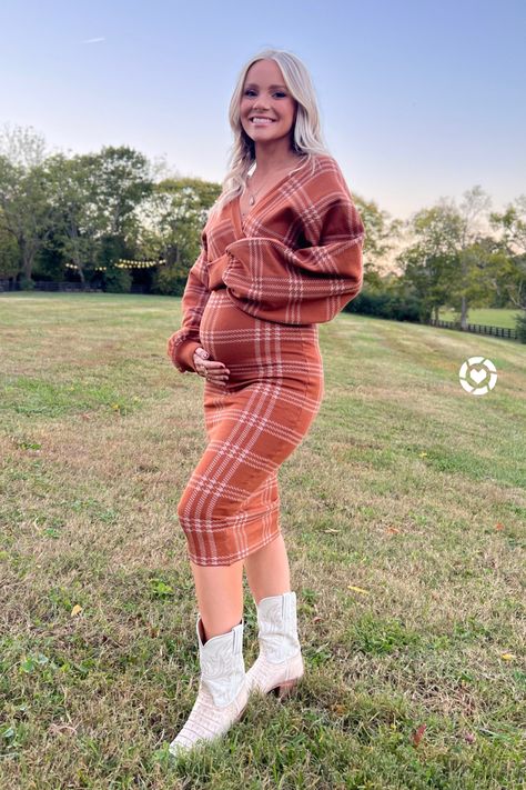 Maternity Dress And Sweater Outfit, Maternity Sweater Dress Outfit, Fall Outfits Wedding, Wedding Guest Dress Maternity, Sweater Dress Maternity Photos, October Wedding Guest Outfits, Sweater Dress Fall, Sweater Dress Pregnant, Pregnancy Sweater Dress