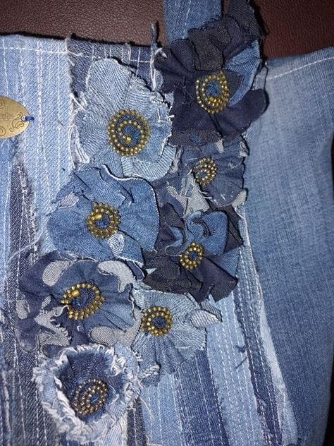 Denim Kunst, Embroidery On Denim, Recycled Fabric Art, Denim Applique, Applique Jeans, Denim Scraps, Denim Crafts Diy, Textile Art Embroidery, Denim Art