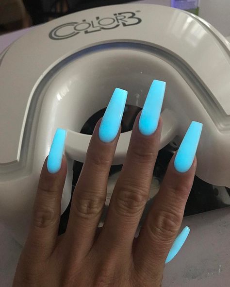 Blue Glow In the Dark Nails  Nails By : Jamie  Pinterest:Hair,Nails,And Style FOLLOW ME Neon Acrylic Nails, Glow Hair, Neon Nail Polish, Long Acrylic Nail Designs, Pinterest Style, Blue Acrylic Nails, Nails Now, Blue Glow, Blue Nail Polish