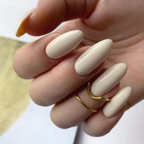 Cream Colour Nails, Almond Cream Nails, Creamy Nail Colors, Creme Color Nails, Almond Nails Cream, Cream Beige Nails, Creme Nails Acrylic, Cream Fall Nails, Cream Almond Nails