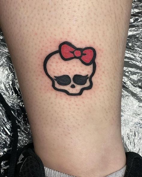 Garfield Tramp Stamp, Monsterhigh Tattoos, Monster High Skull Tattoo, Alt Patchwork Tattoo, Kawaii Goth Tattoo, Scene Tattoo Ideas, Mcbling Tattoo, Fluttershy Tattoo, Draculaura Tattoo