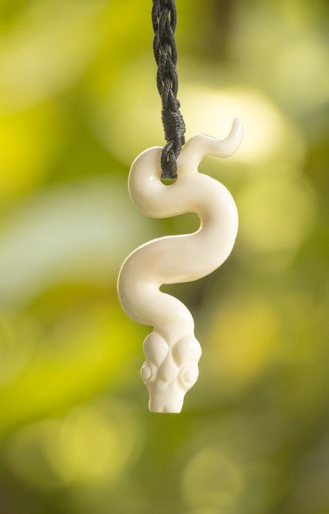 White Serpent, Carved Necklace, Necklace Snake, Color Lights, Wooden Texture, Snake Pendant, Bone Carving, Time Photo, Necklace Charm