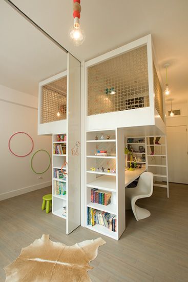 loft bed Cool Loft Beds, Stylish Kids Room, Home Climbing Wall, Family Harmony, Cool Kids Bedrooms, Boy Bedroom Design, Playroom Design, Shared Bedroom, Shared Room