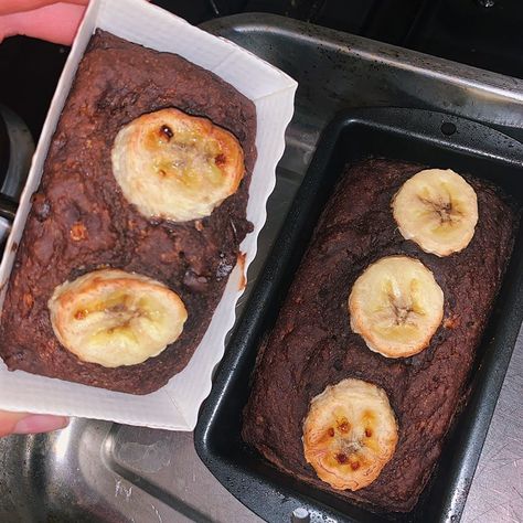 50 Calorie Vegan Chocolate Banana Bread Bites – imheatherr! Banana Bread Bites, Vegan Chocolate Banana Bread, Vegan Clean Eating, Bread Bites, Low Calorie Chocolate, Low Cal Food, Low Calorie Vegan, Bean Brownies, Banana Cupcakes