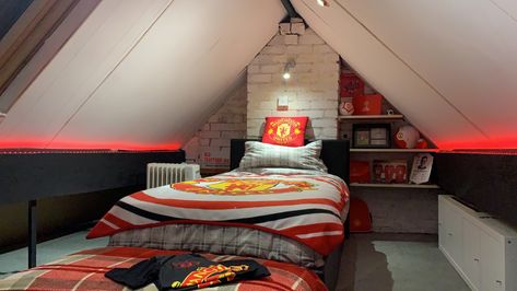 Manchester United Room Ideas, Manchester United Bedroom Ideas, Manchester United Bedroom, Soccer Themed Bedroom, Bedroom Ideas For Boys, Room Boy, Boy Bedroom Design, Loft Room, Themed Bedroom